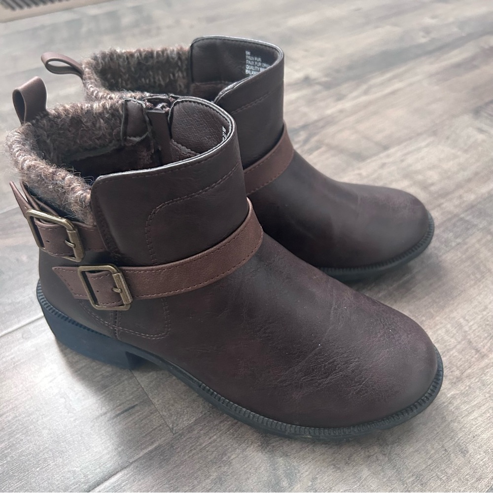 Easy Street slip-resistant brown boots
